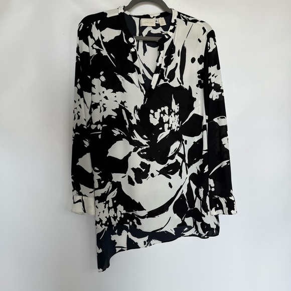 Chico's Black and White floral long sleeve Abstract Blouse size 2 (large 12) - Picture 2 of 11